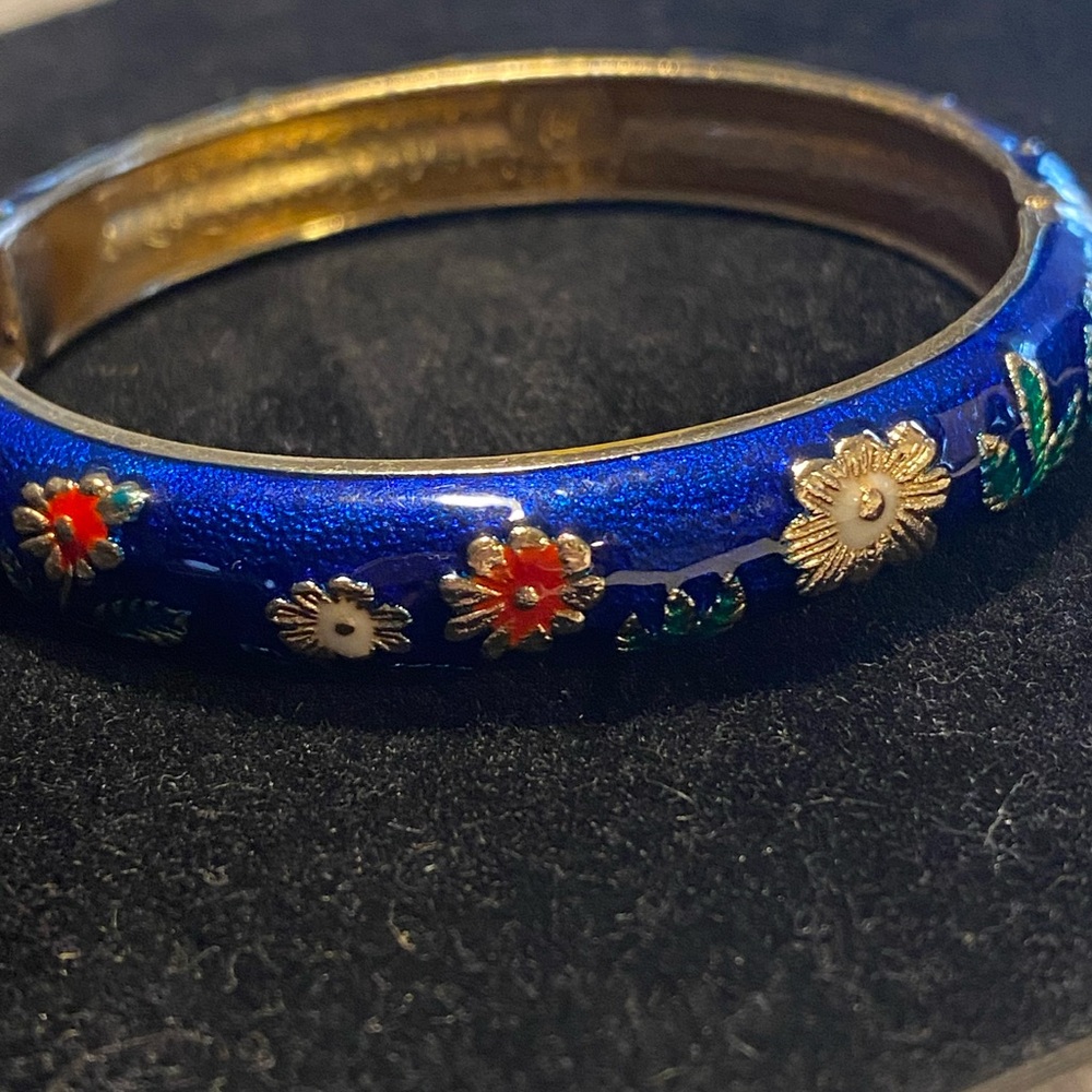 Jiu Long Xing Cloisonné Enamel Hinged Bangle